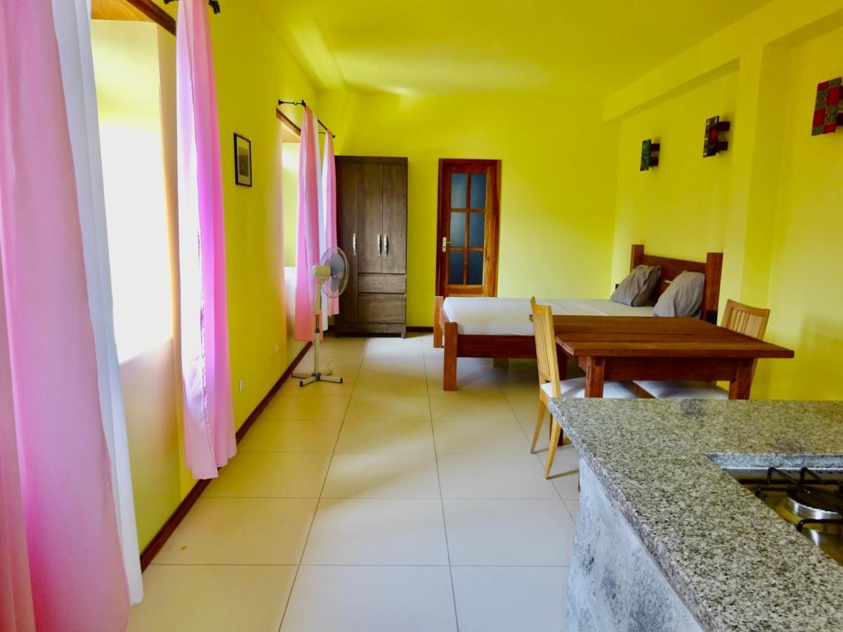 Apartment With Sea View Near The Beach And The Village Center! تارافال المظهر الخارجي الصورة