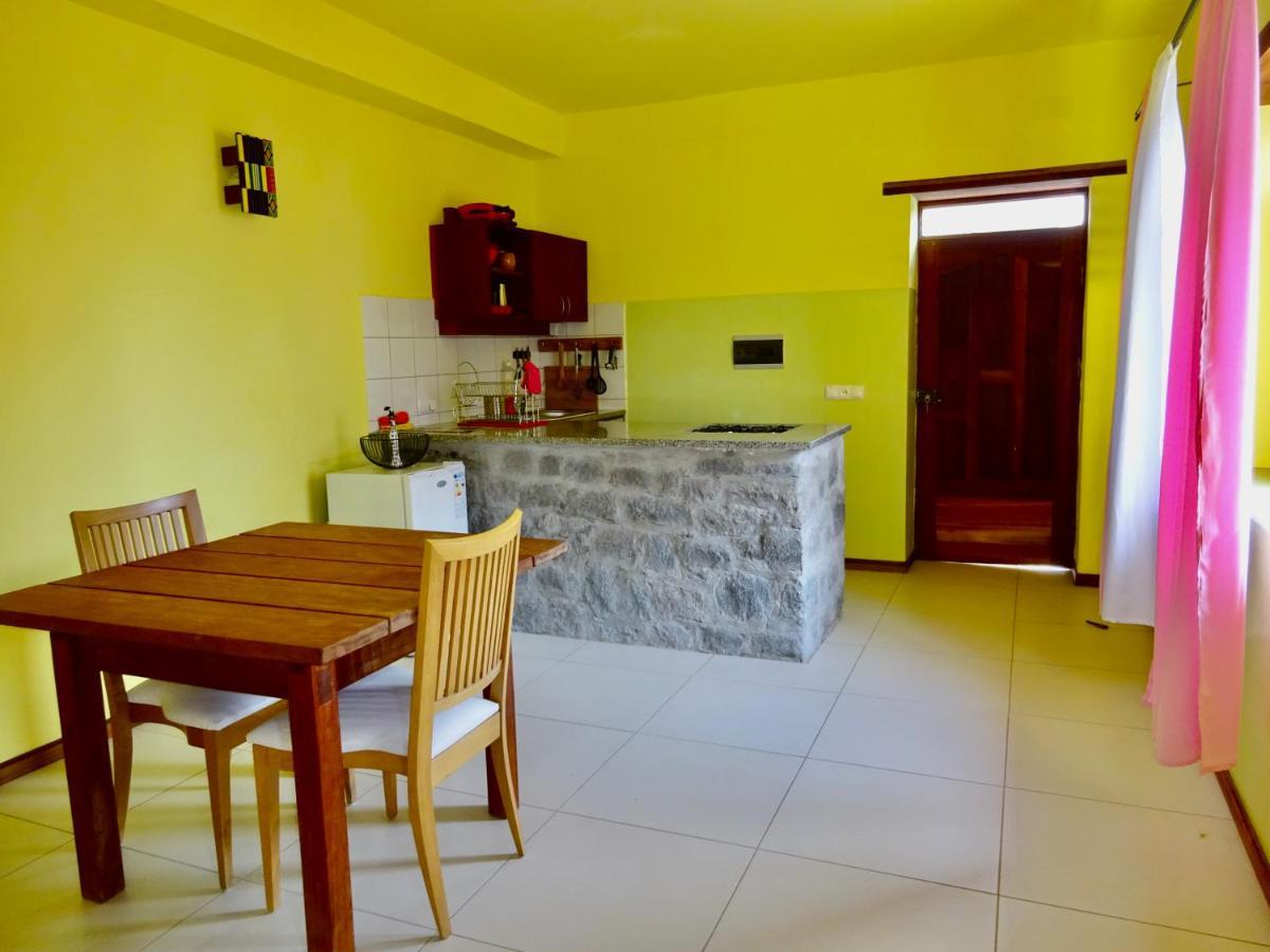 Apartment With Sea View Near The Beach And The Village Center! تارافال المظهر الخارجي الصورة